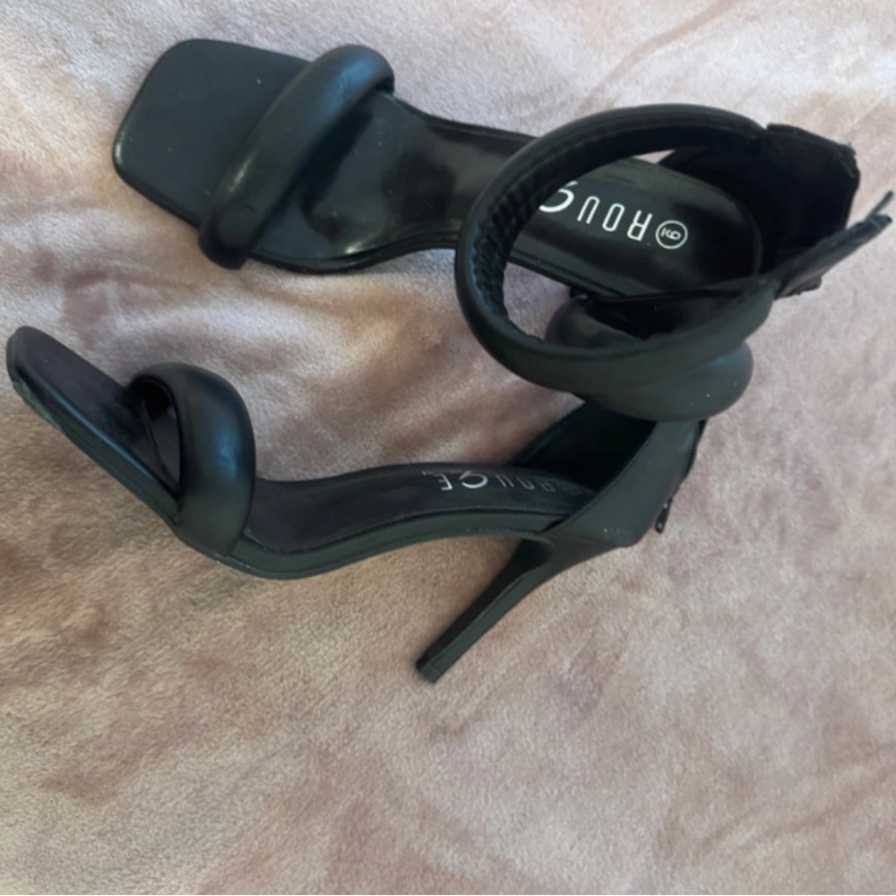 Rogue Elegant Black Heels